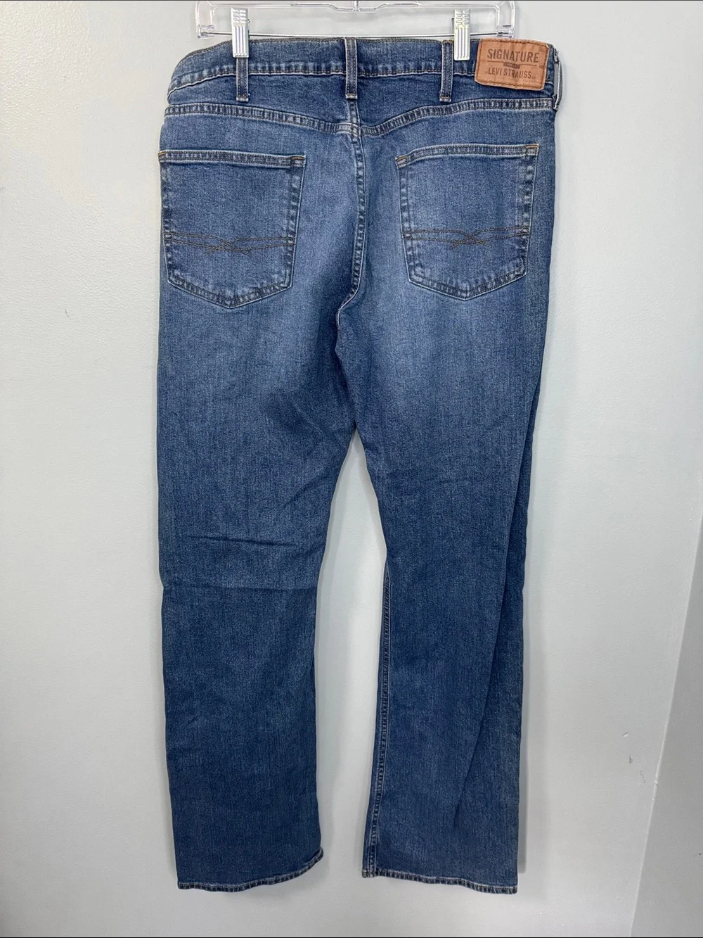 Signature by Levi’s Men’s Blue Dark Wash Bootcut Jean Sz 38x34
